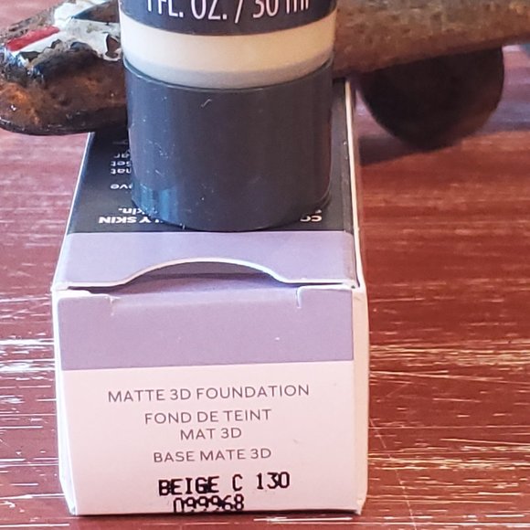 Beige C 130 (Cool) Matte 3D Foundation - Mary Kay - Picture 2 of 3